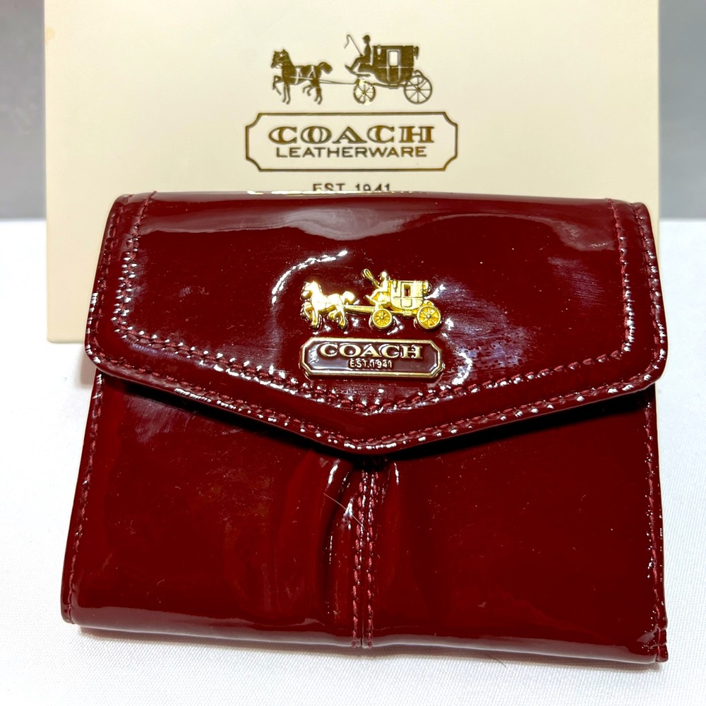 NWOT Coach Patent Leather Clutch Wallet